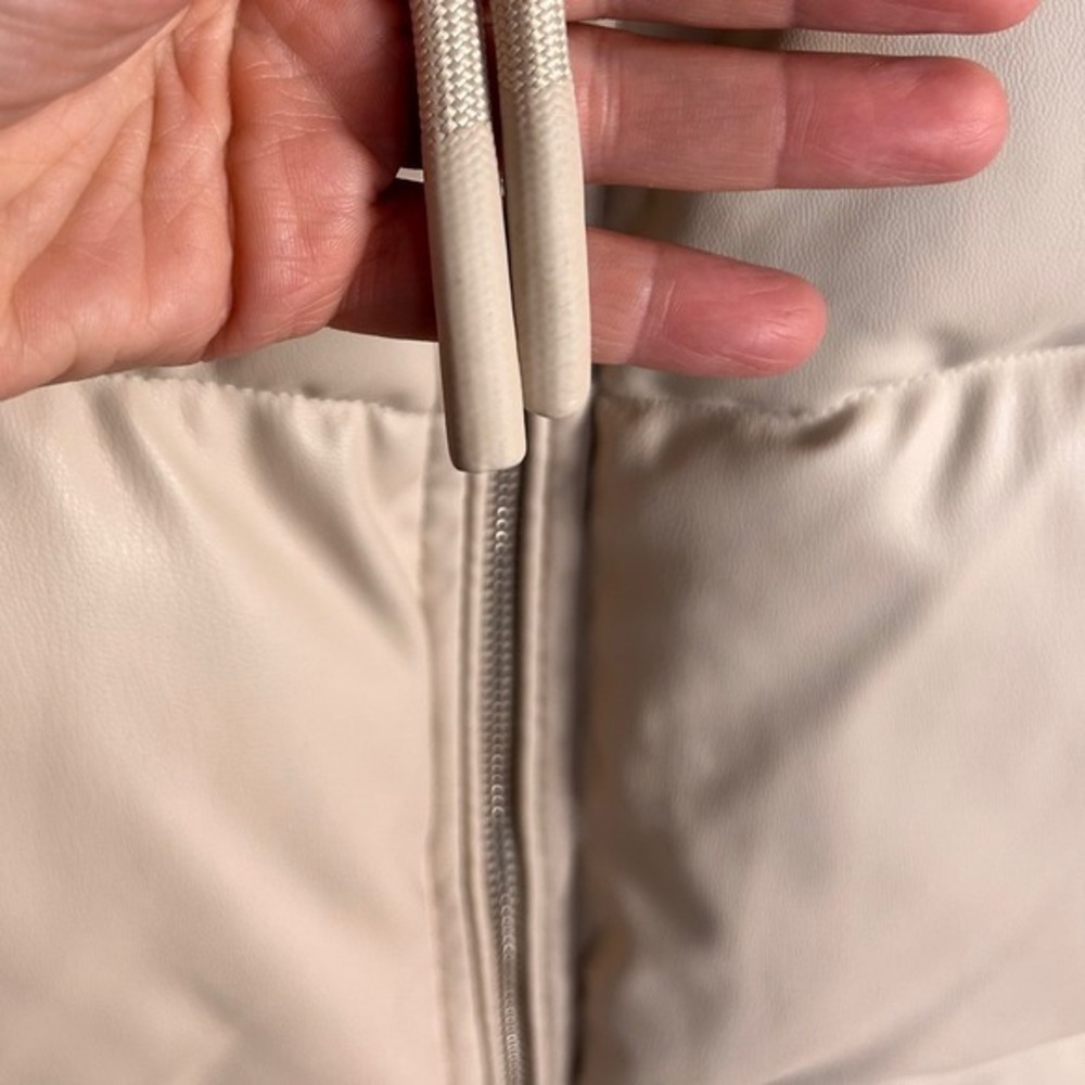 Zara Puffer Jacket XS Beige Faux Leather Quilted Hooded BLOGGER FAV Cropped‎ NEW - Picture 10 of 12